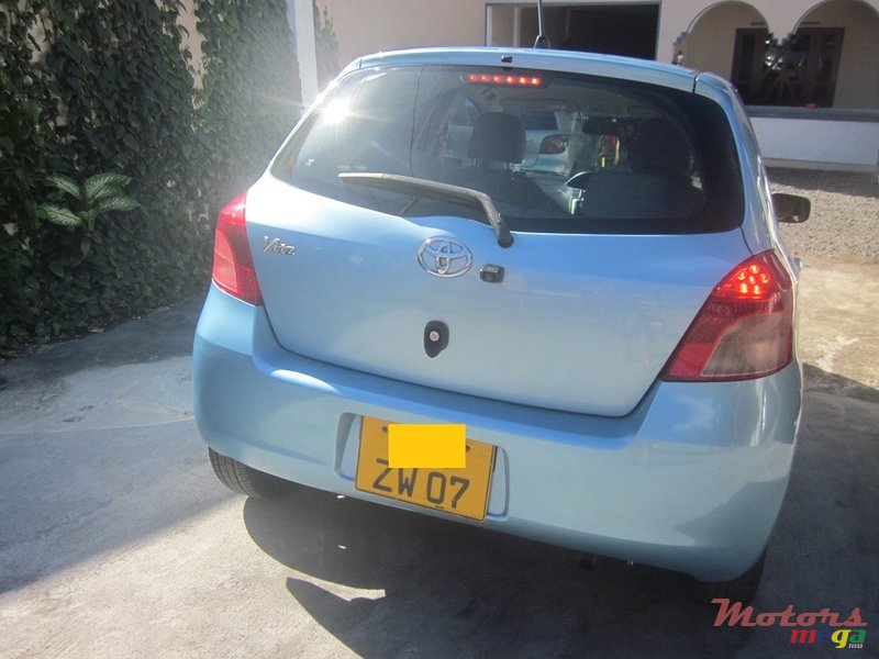 2007' Toyota Vitz photo #5