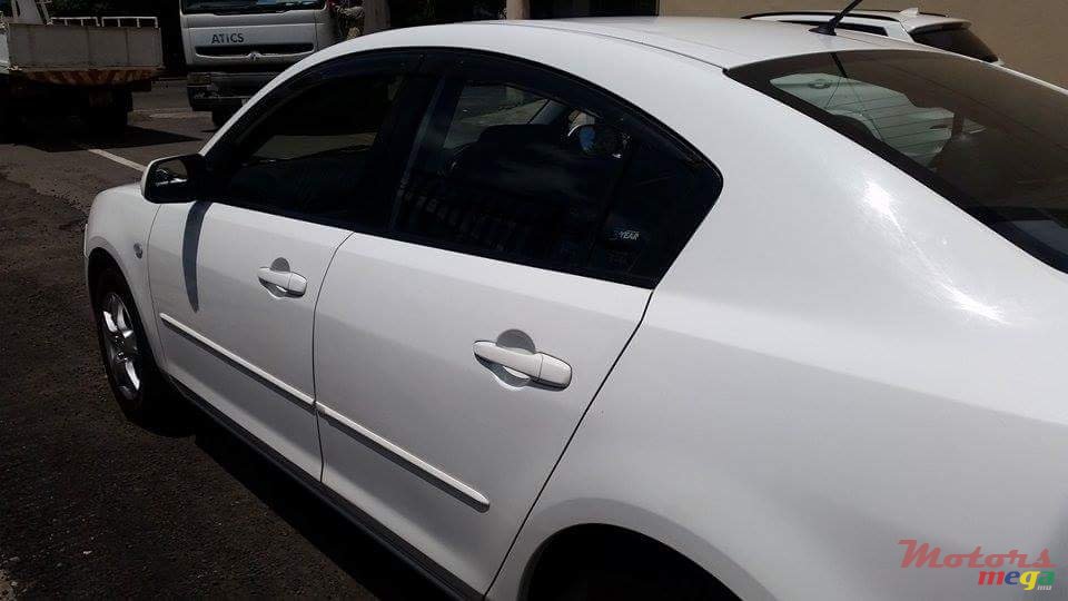 2007' Mazda 3 photo #1