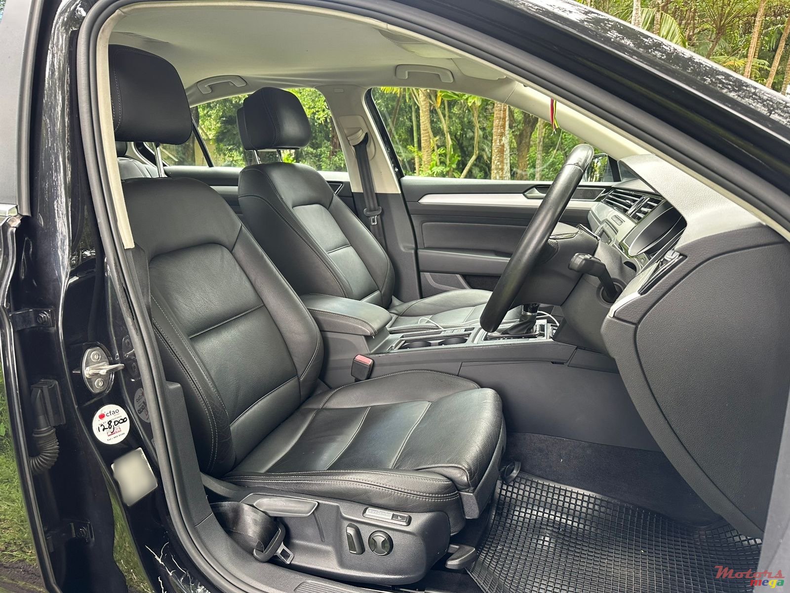 2017' Volkswagen Passat photo #6