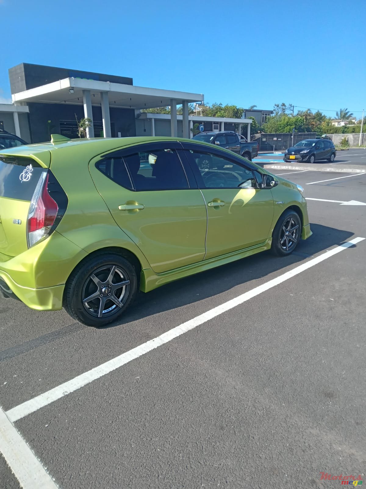 2016' Toyota Aqua photo #1