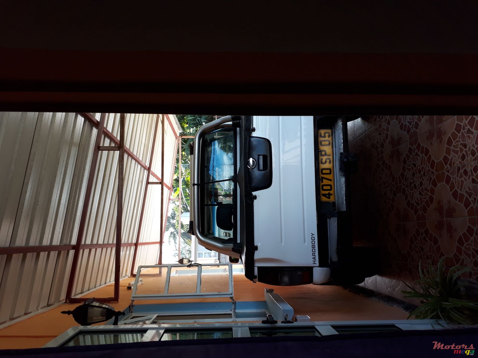 2005' Nissan Hardbody photo #1