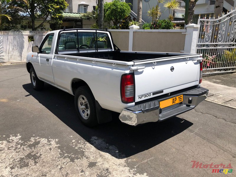 2016' Nissan Single Cab 2016 photo #2