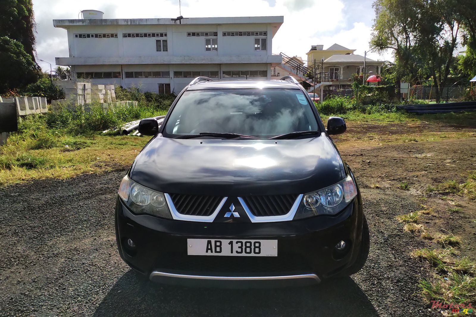 2009' Mitsubishi Outlander XL photo #1