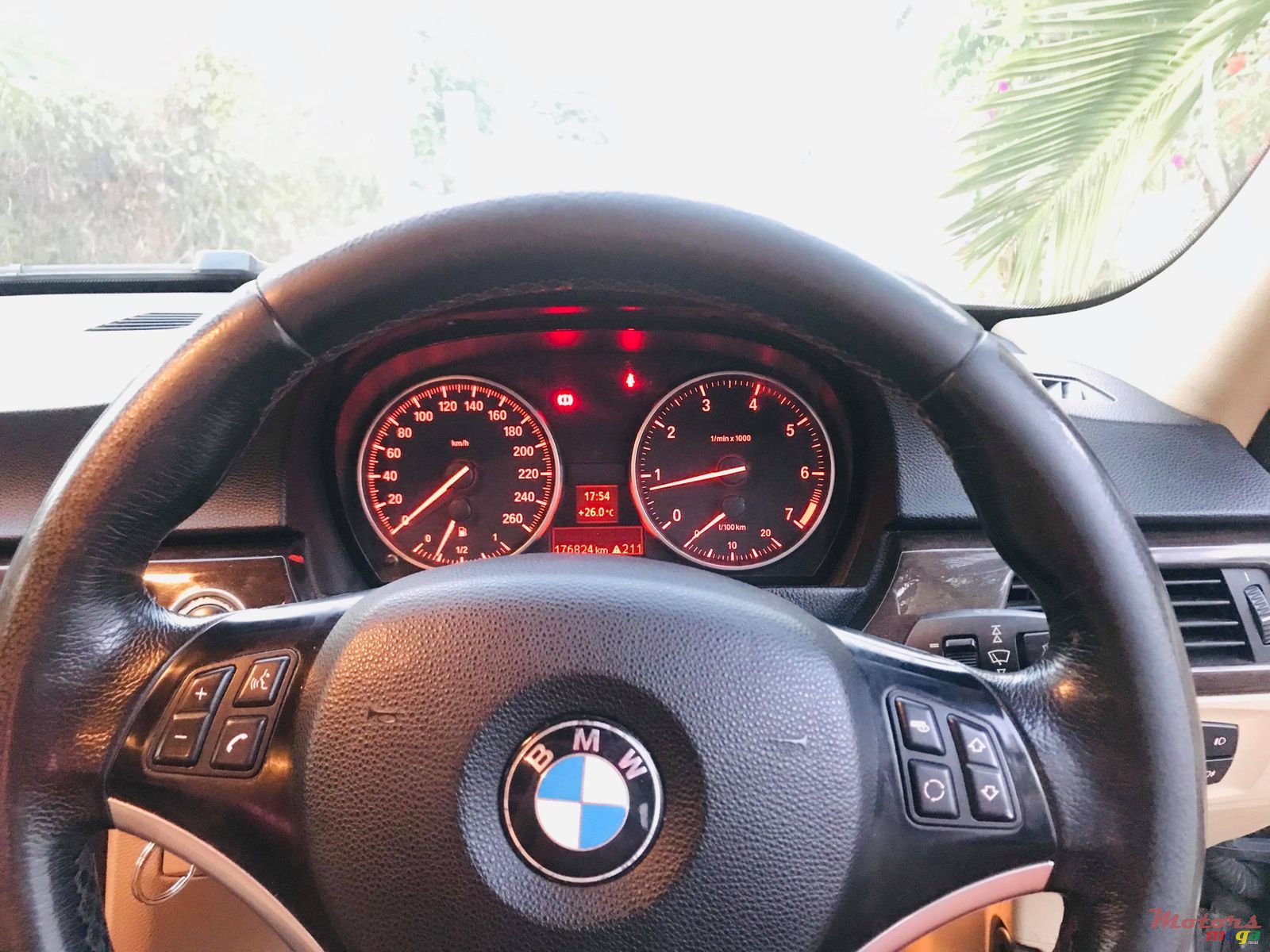 2009' BMW 3 Series Sedan photo #1