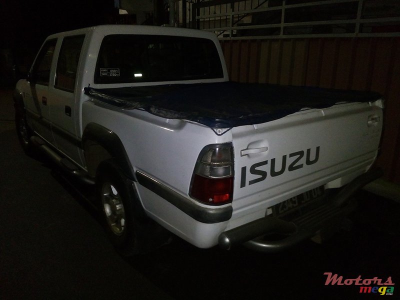 2004' Isuzu 4x4 turbo full option photo #2