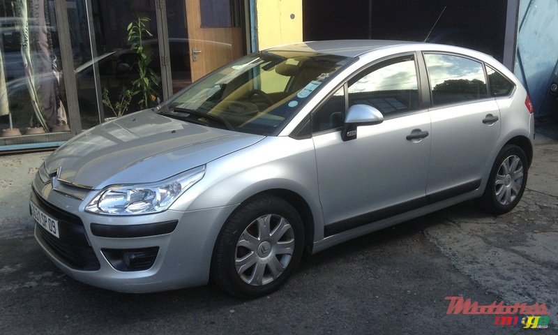 2009' Citroen C4 photo #2