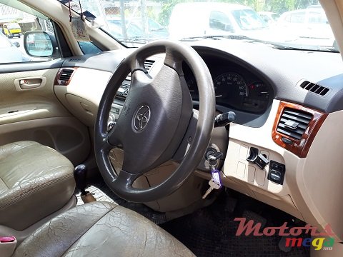 2001' Toyota Picnic photo #6