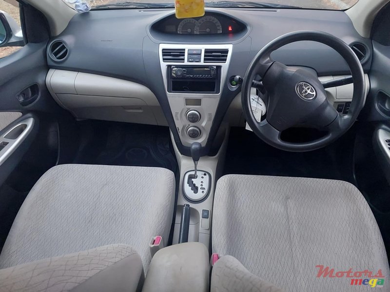 2005' Toyota Belta photo #5