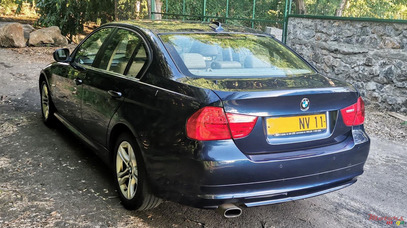 2011' BMW 3 Series photo #3