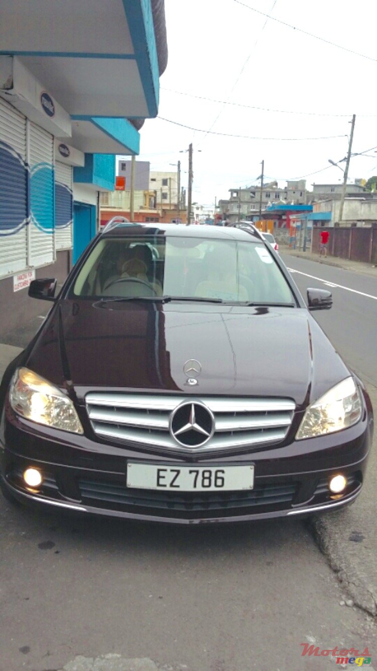 2011' Mercedes-Benz C-Class photo #1