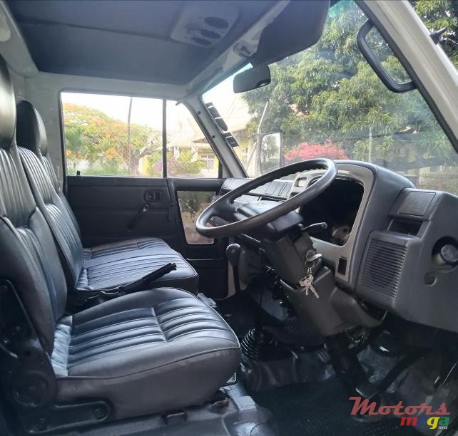 2003' Daihatsu Delta photo #2