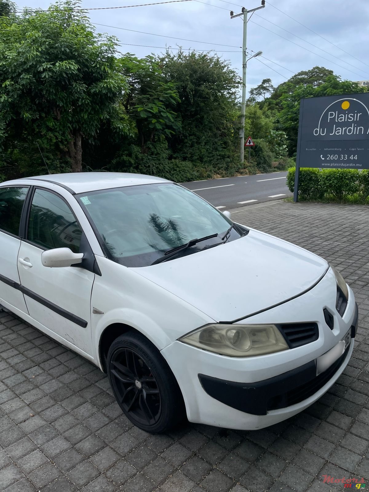 2006' Renault Megane II 1.4L photo #1