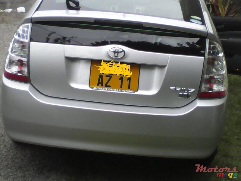2011' Toyota Prius photo #2
