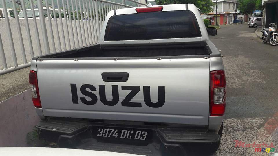 2003' Isuzu photo #3