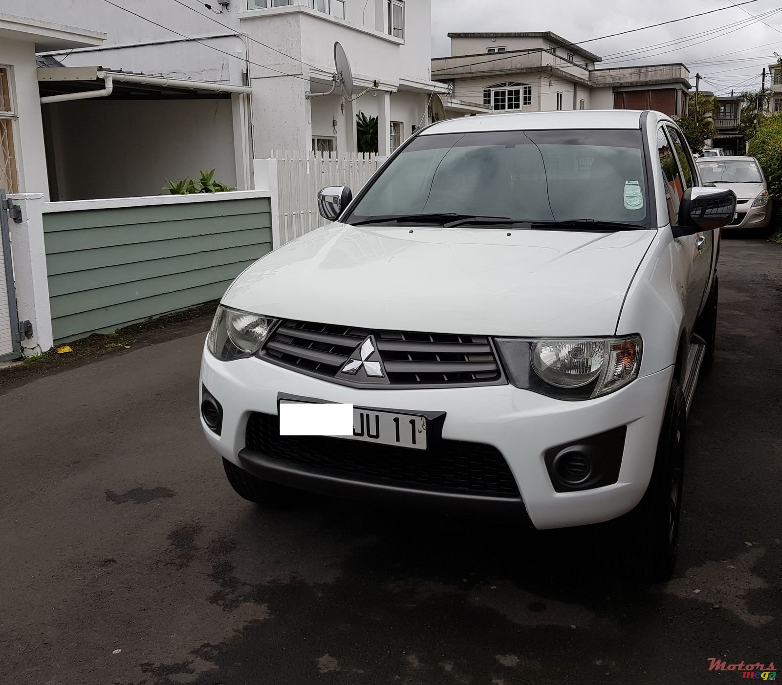 2011' Mitsubishi Sportero 4x4 photo #1