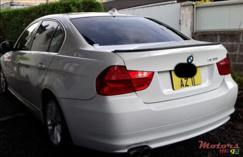 2011' BMW 320 photo #3