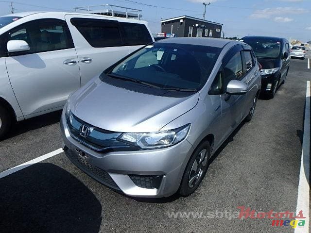 2015' Honda Fit Hybrid photo #1