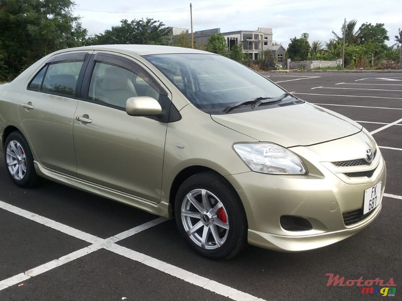 2005' Toyota Belta photo #5