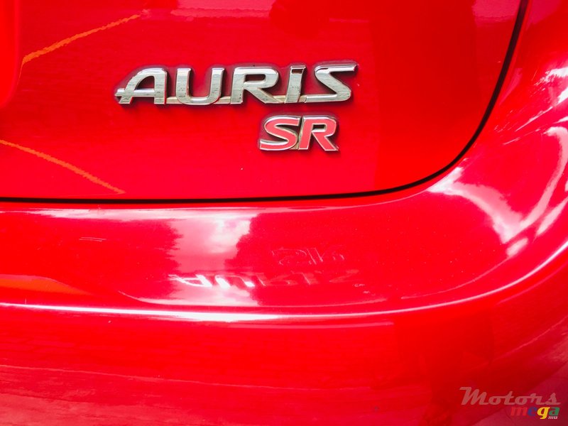 2008' Toyota Auris 1.6 VVTi SR 5dr photo #3
