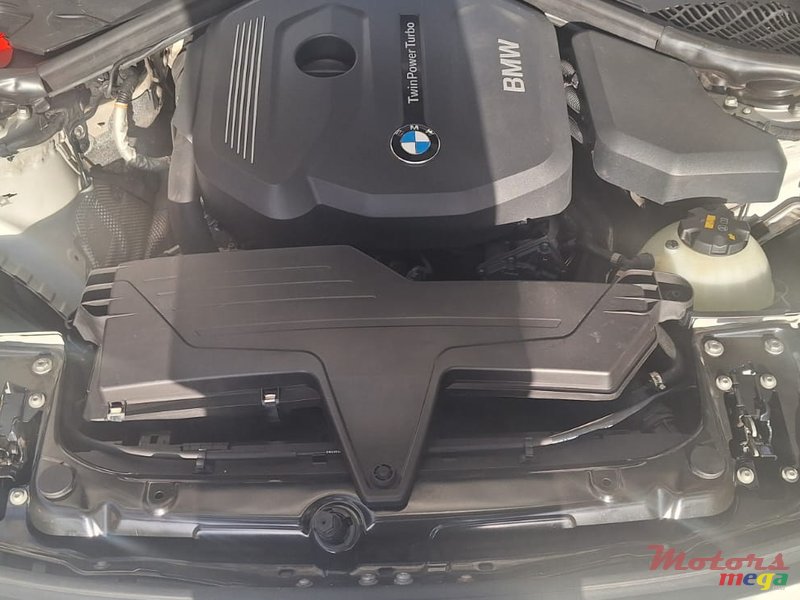 2016' BMW 3 Series Sedan photo #6