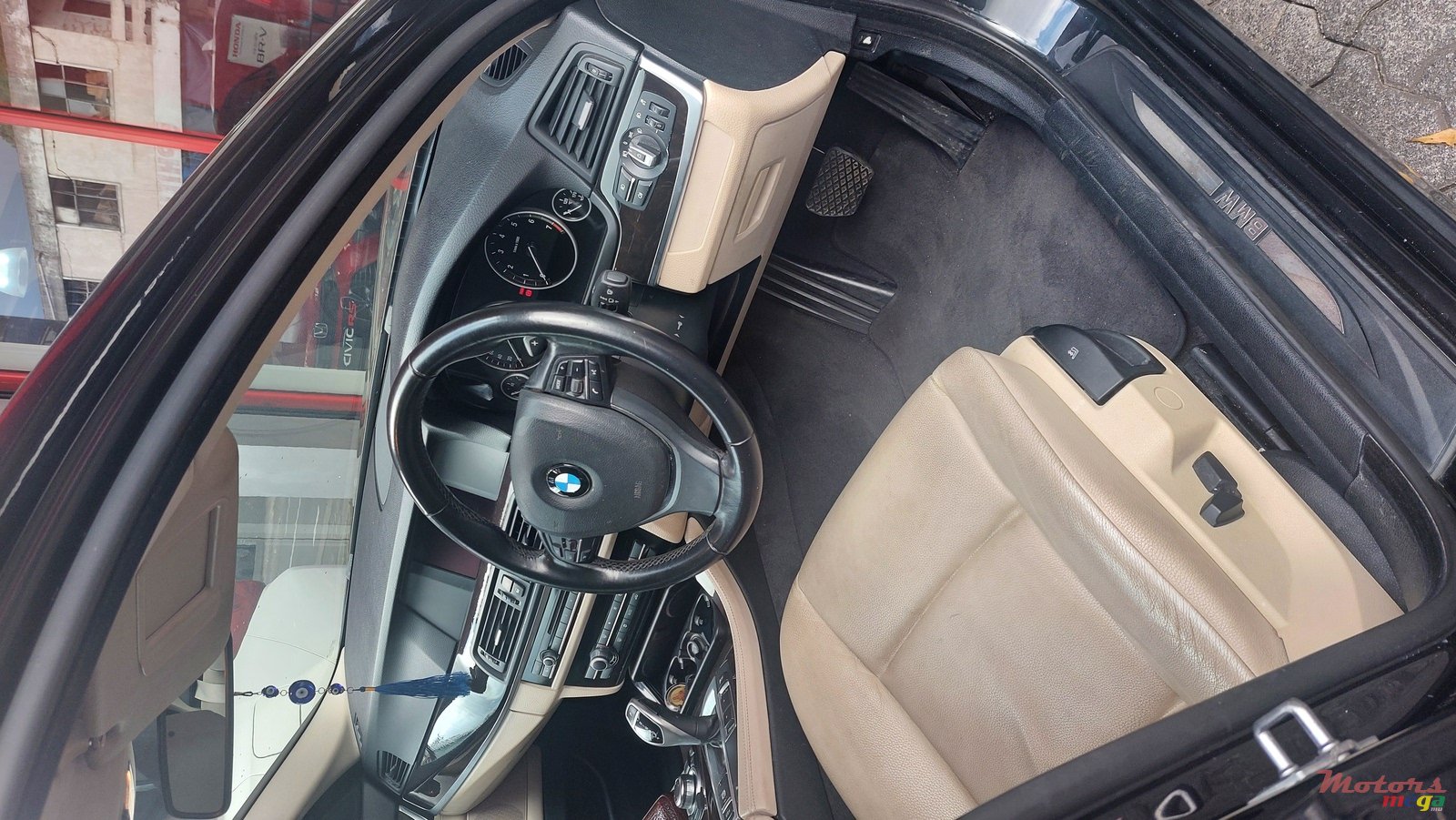 2012' BMW 520 photo #2