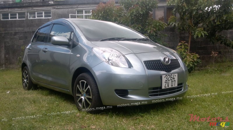 2007' Toyota Vitz photo #1