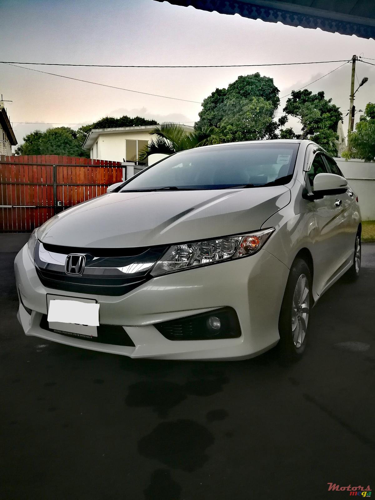 2015' Honda Grace photo #1