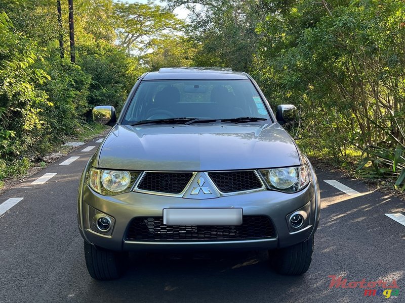 2014' Mitsubishi L200 photo #2