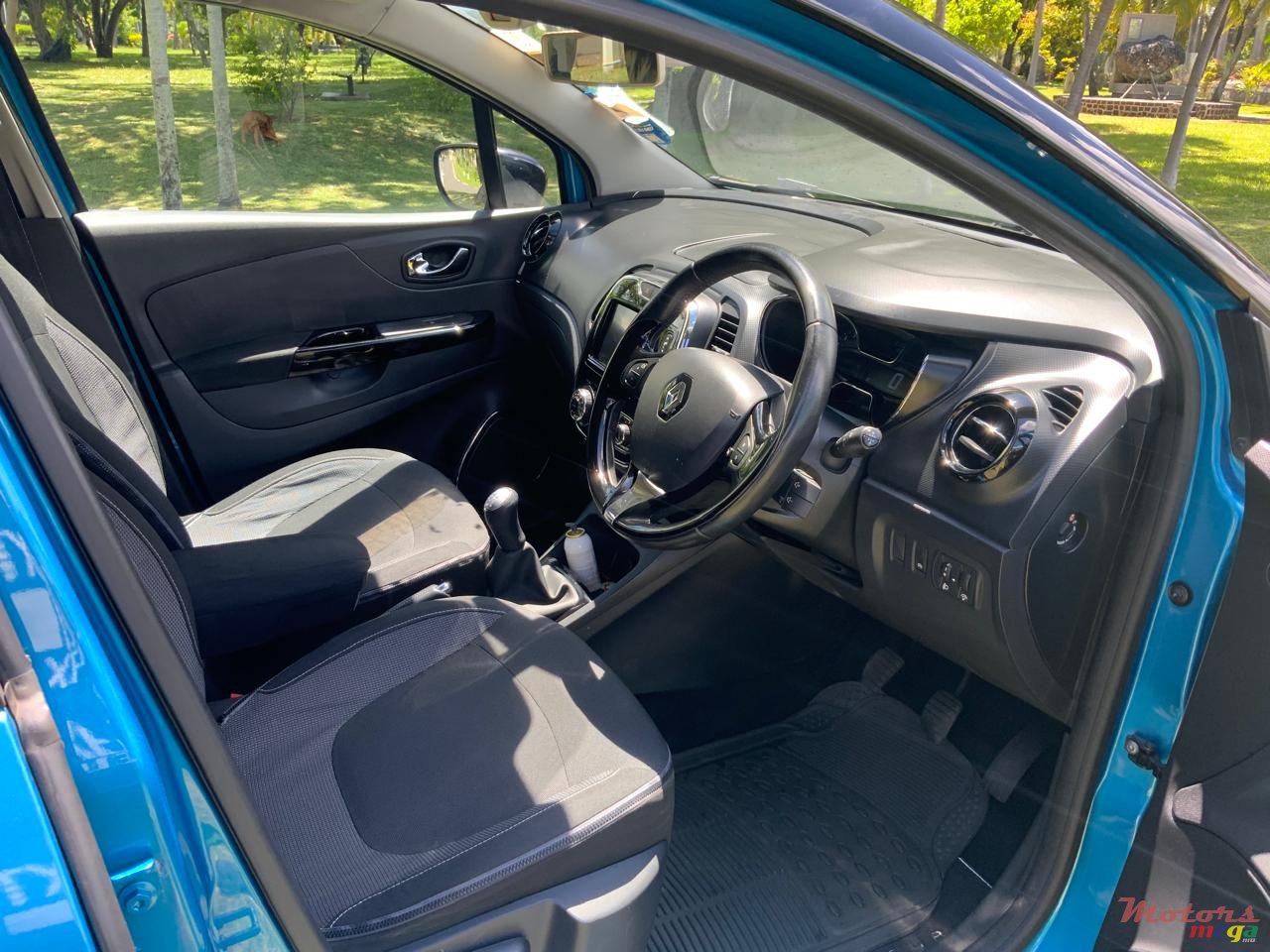 2015' Renault Captur photo #7