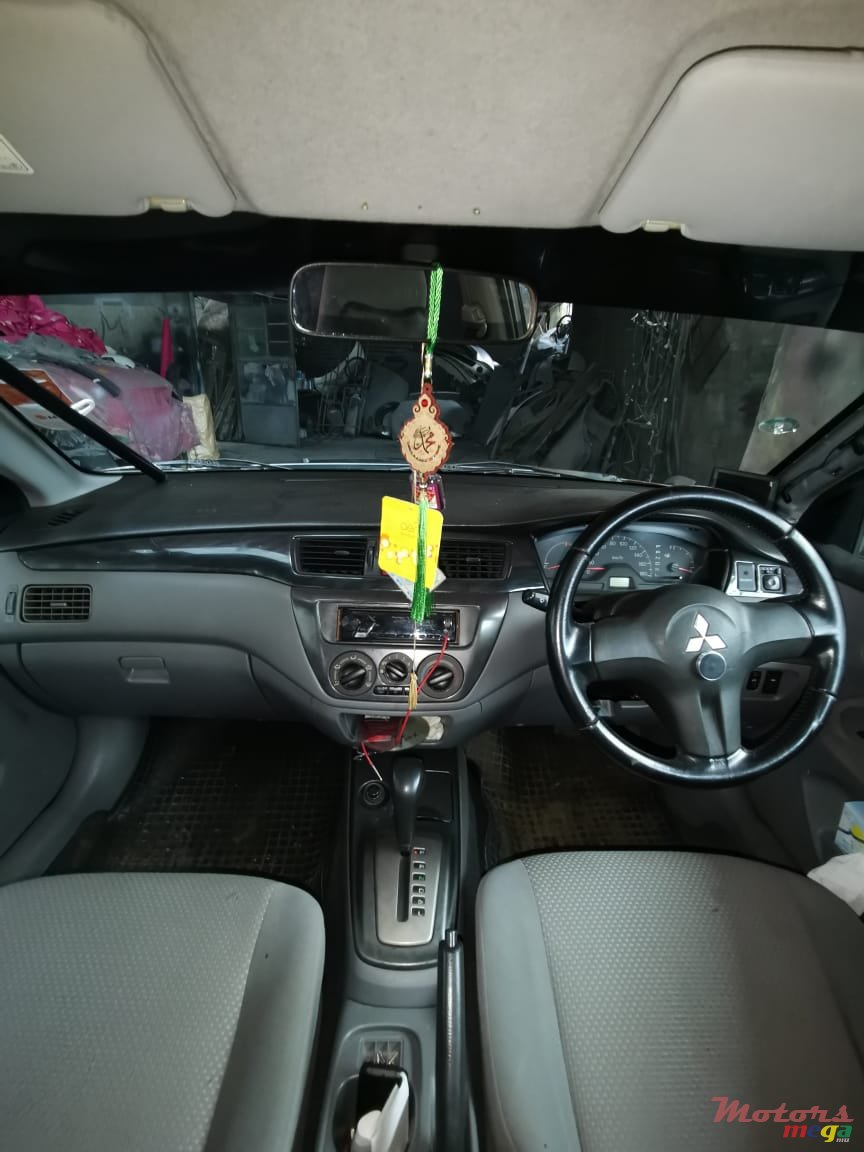 2009' Mitsubishi Lancer GLX photo #6