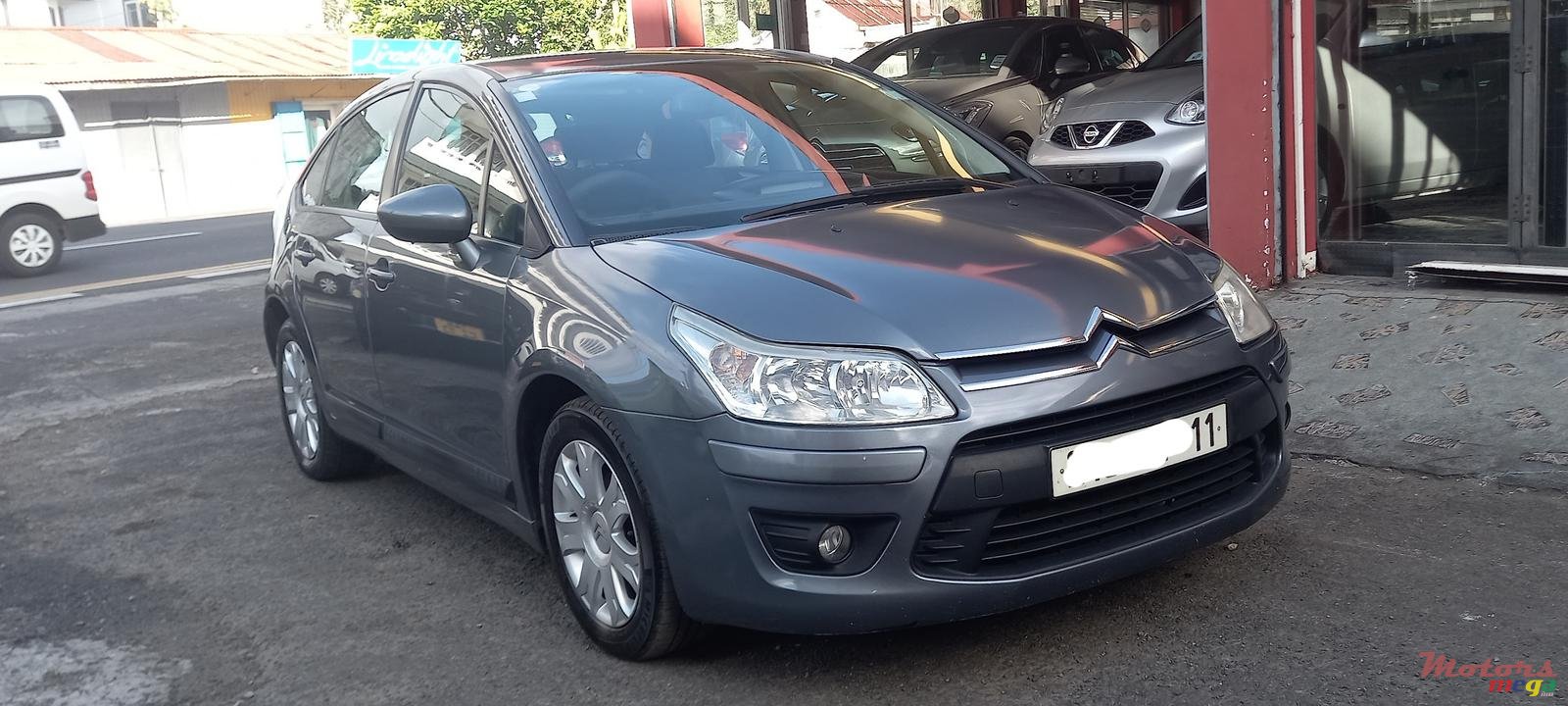 2011' Citroen C4 photo #2