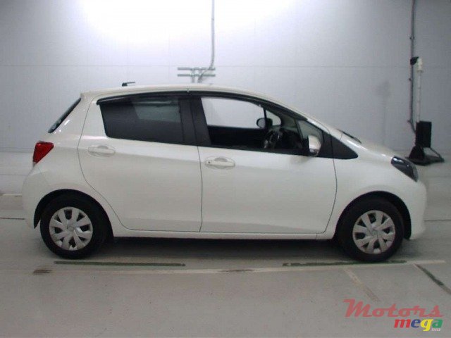 2015' Toyota Vitz photo #2