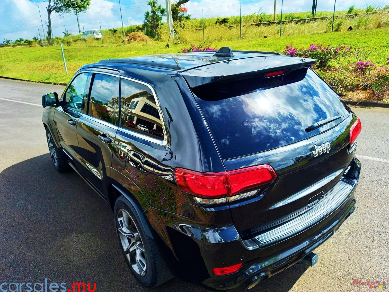 2014&#x27; Jeep Grand Cherokee SRT 6.4L V8 HEMI photo #3