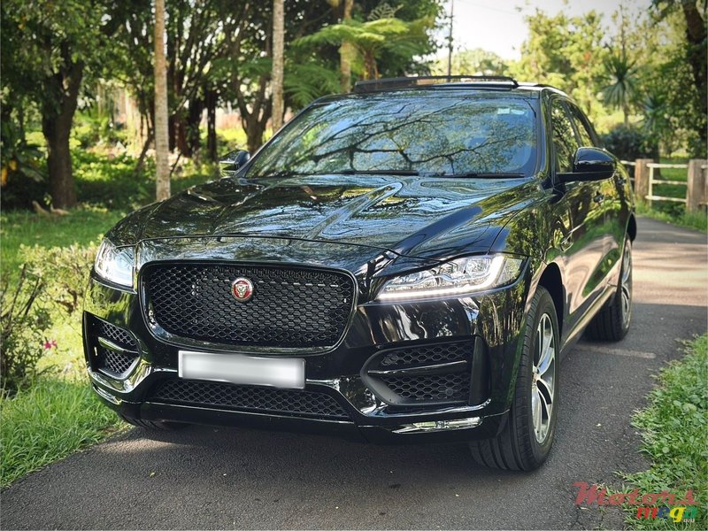 2016' Jaguar F-Pace photo #2