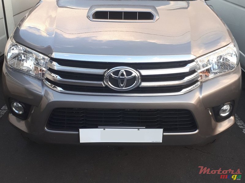 2017' Toyota Hilux photo #2