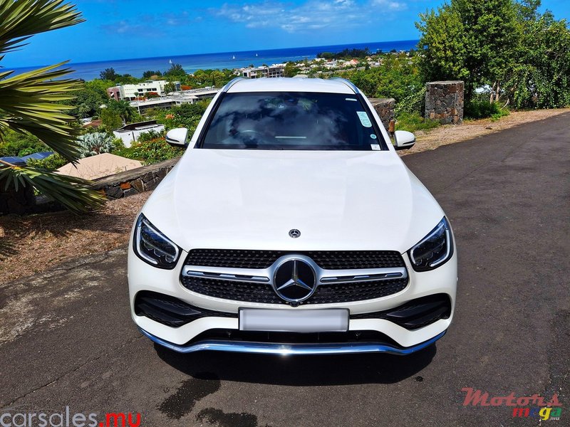 2020' Mercedes-Benz GLC 300 e Urban 4 Matic photo #2