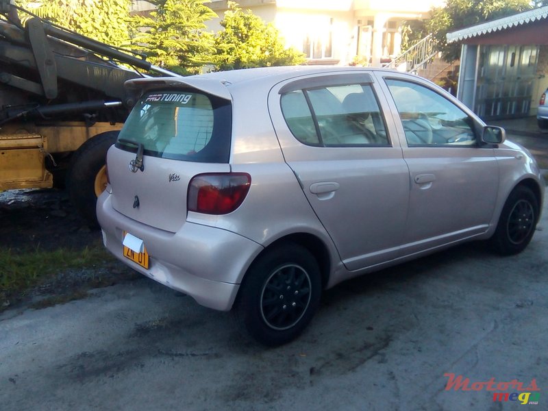 2001' Toyota Vitz photo #5