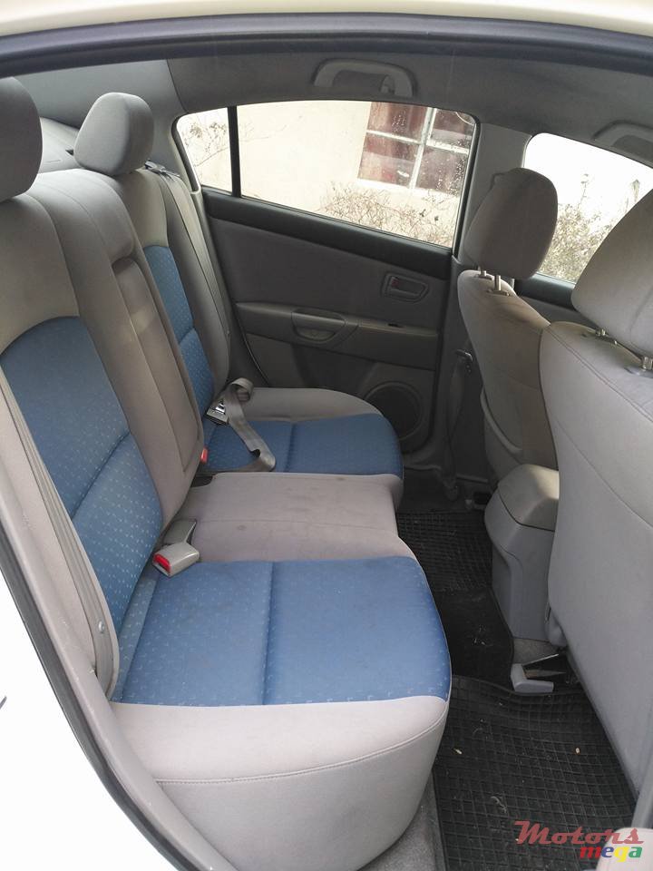 2004' Mazda Axela photo #4