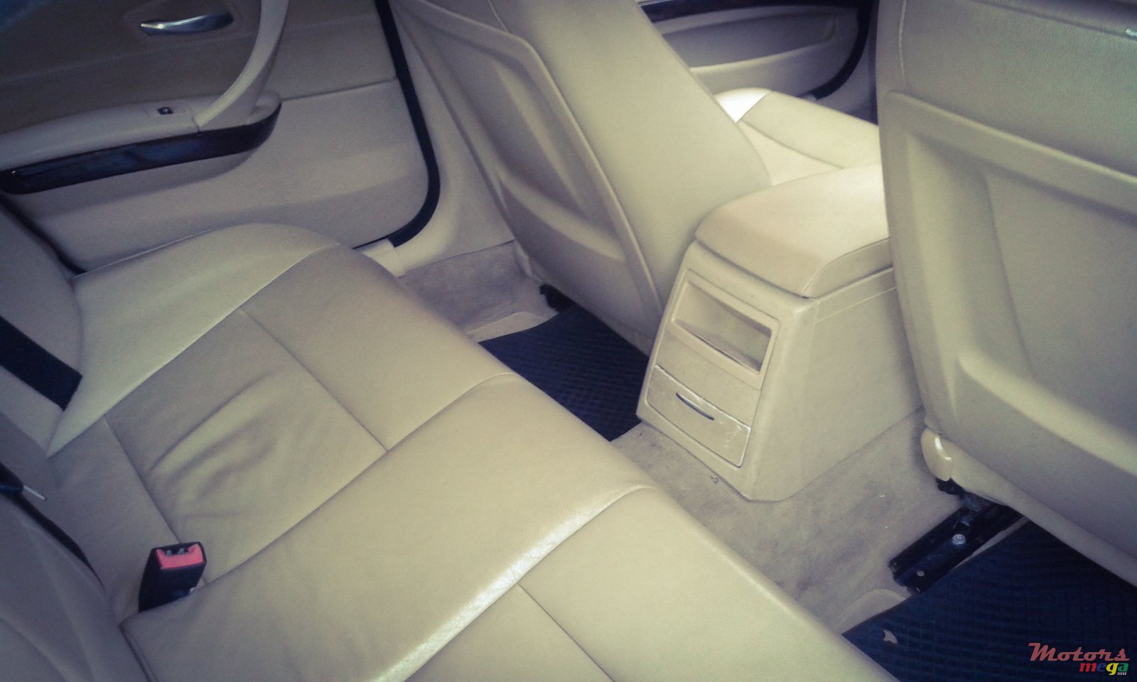 2005' BMW 320 320i photo #4