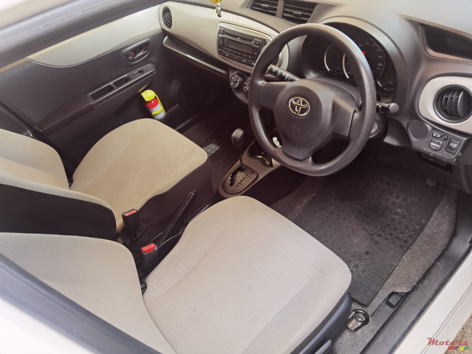 2012' Toyota Vitz photo #5