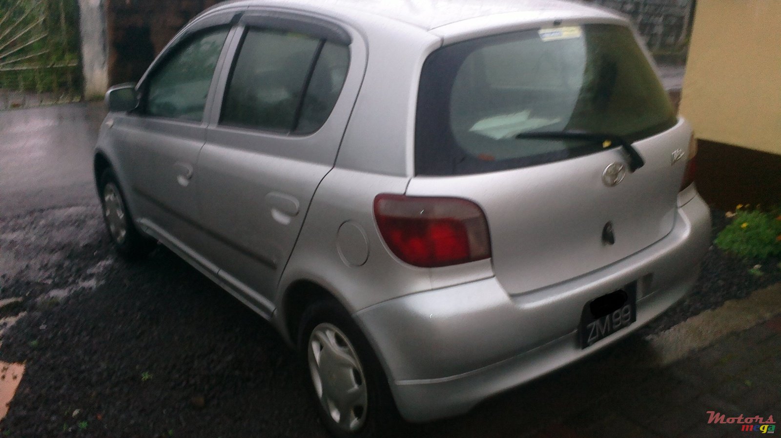 1999' Toyota Vitz photo #3