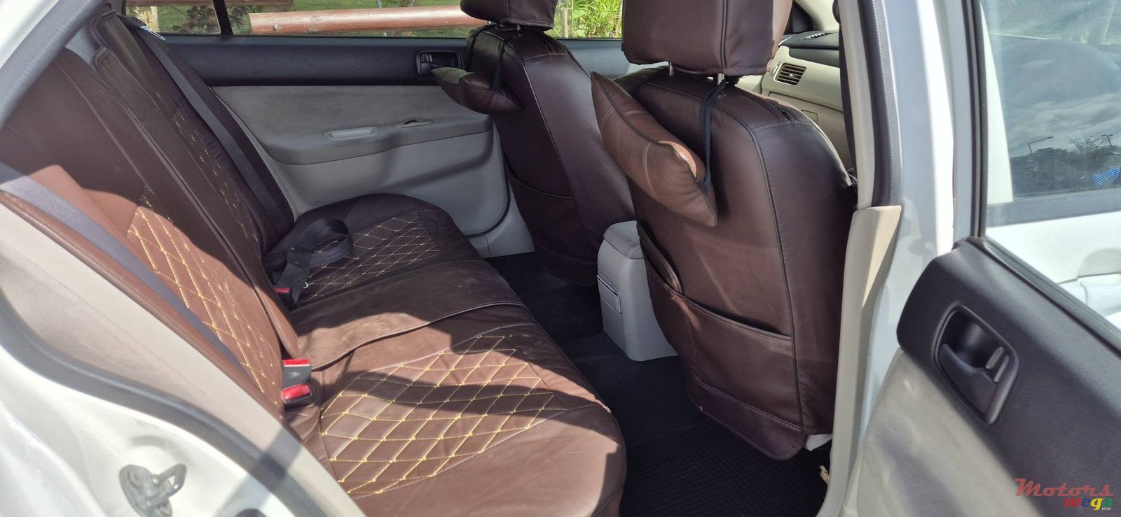 2011' Mitsubishi Lancer GLX photo #6