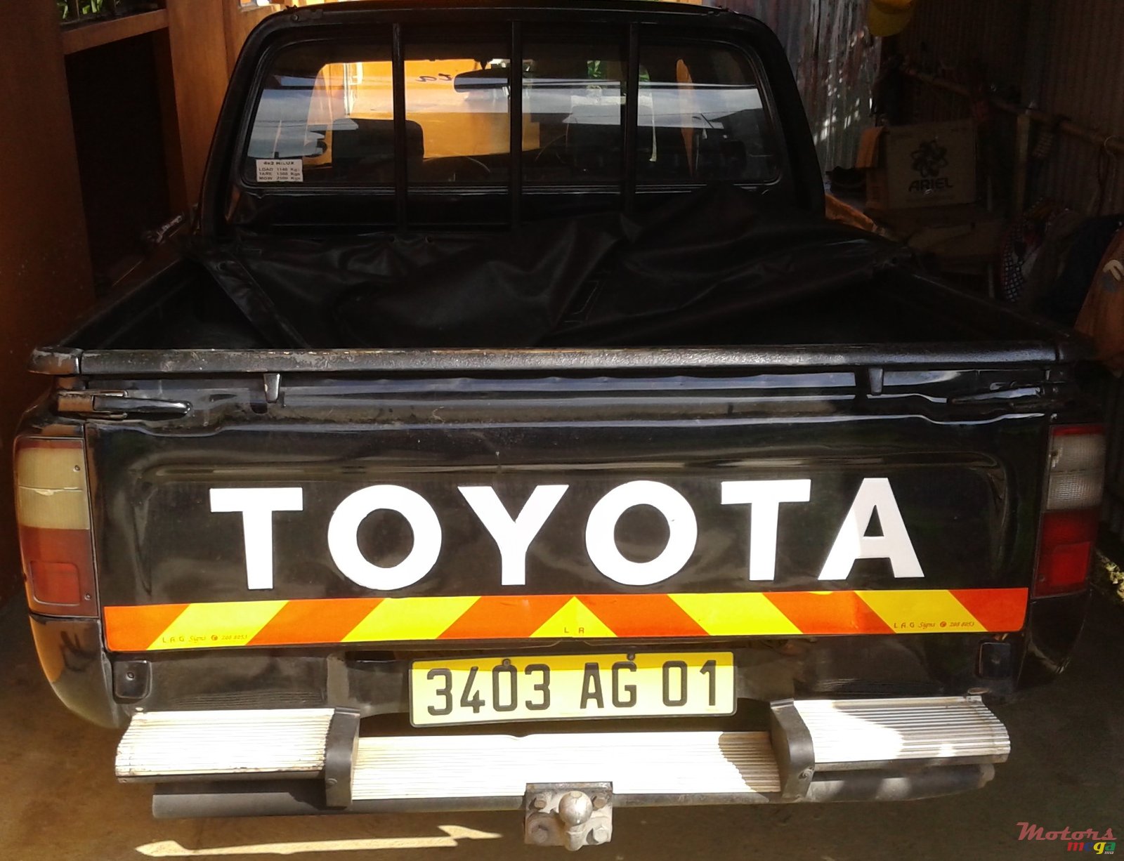 2001' Toyota Hilux photo #1