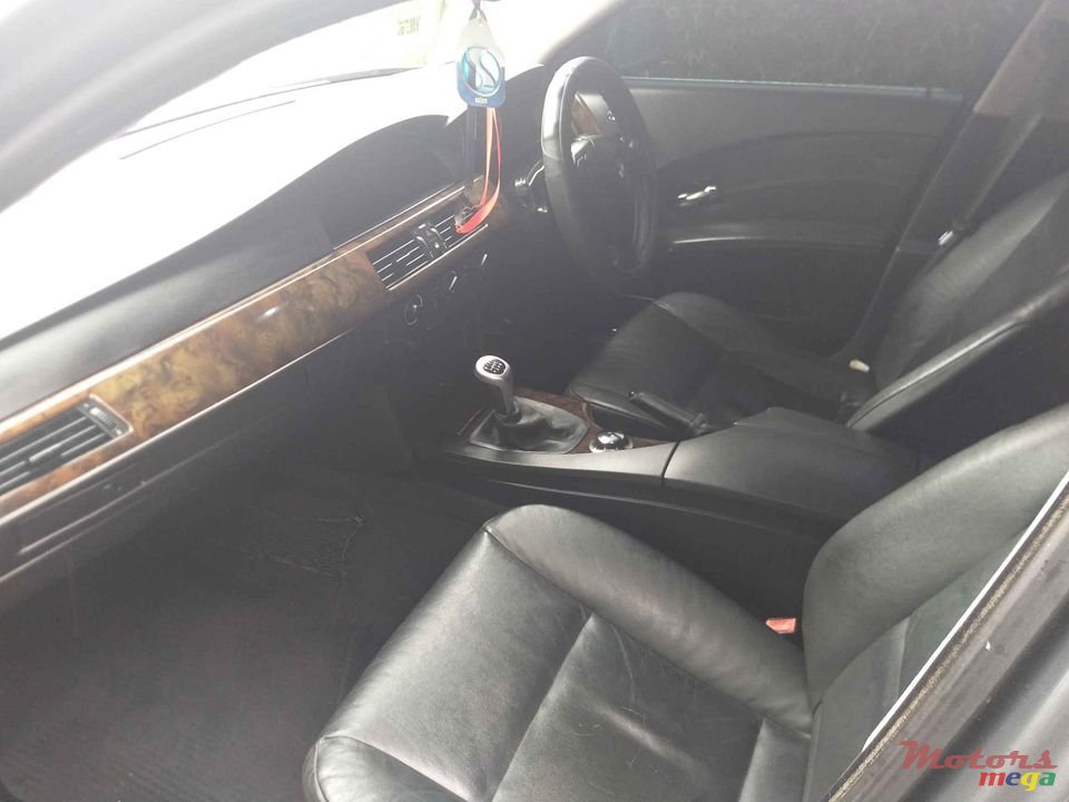 2004' BMW 5 Series 520i photo #5