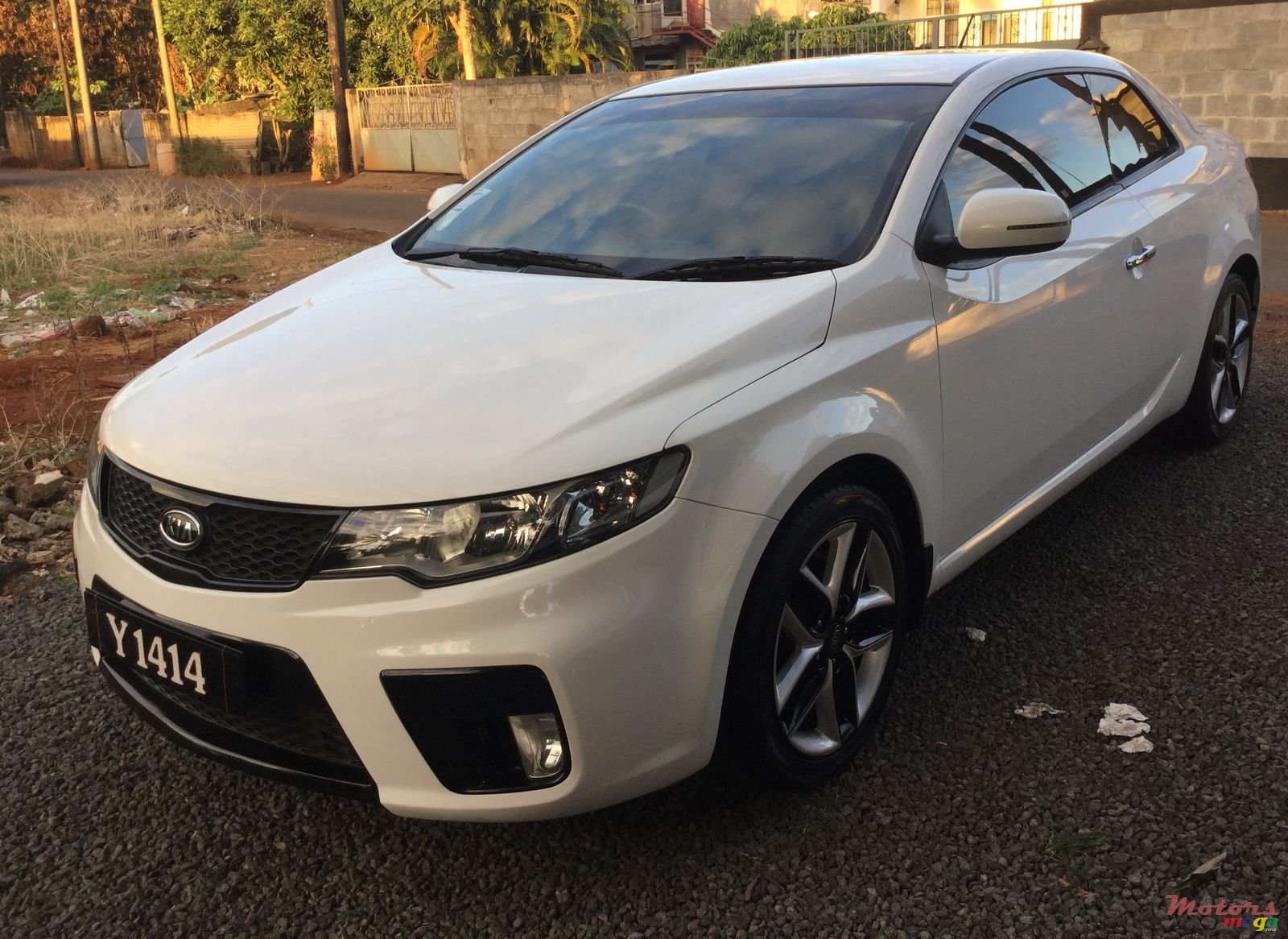 2011' Kia Cerato Koup photo #2