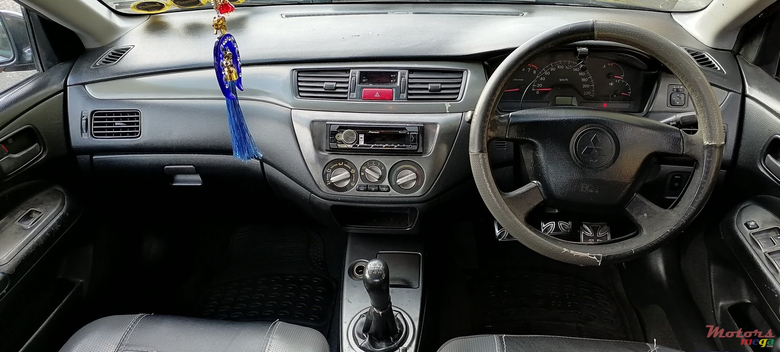 2005' Mitsubishi photo #7