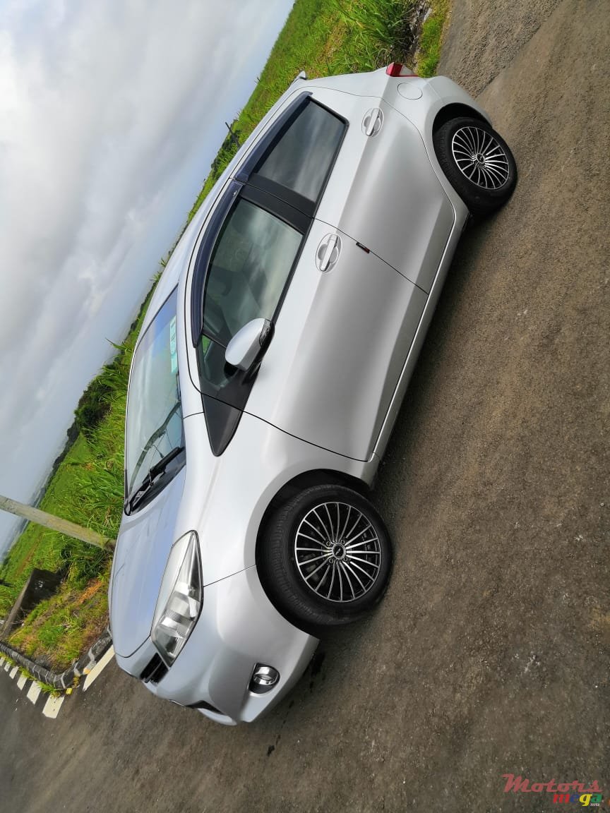 2011' Toyota Vitz 1320cc photo #2