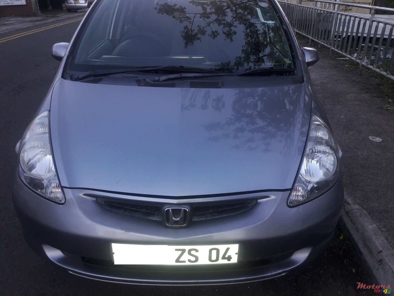 2004' Honda Fit photo #1