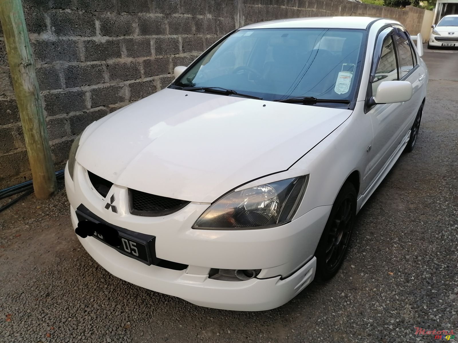 2005' Mitsubishi Lancer photo #1