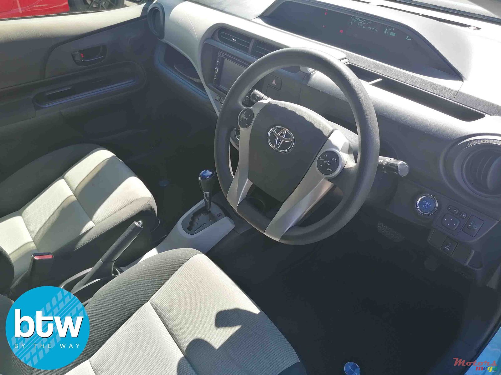 2014' Toyota Aqua Hybtride photo #5